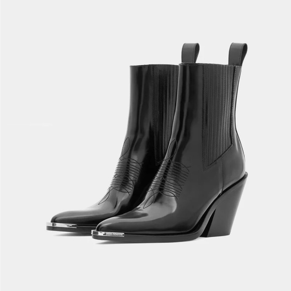 NWOT Paco Rabanne Black Chelsea Leather Boots - Picture 2 of 9